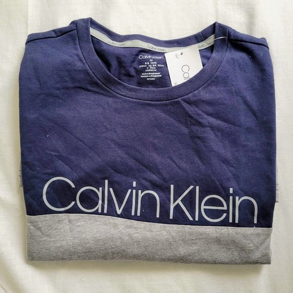 Calvin Klein T-Shirt - Picture 1 of 1